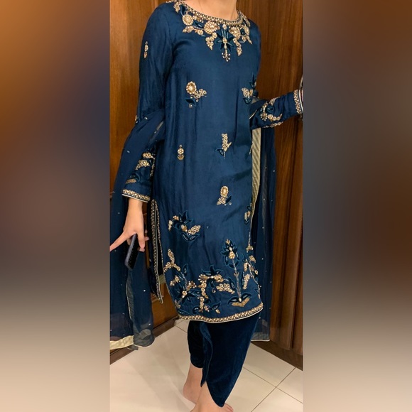 Brand new Indian Pakistan 3 piece pure silk and velvet party and wedding wear - Picture 4 of 4